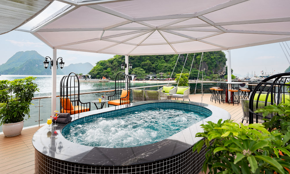 A jacuzzi with water bubbling on the Amethyst Junior Cruise with white umbrella.