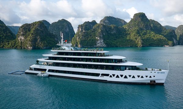 the elite of the seas cruise in lan ha bay