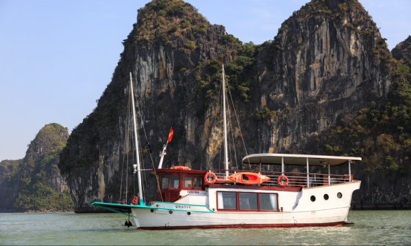 the emeraude premium private day cruise in halong bay