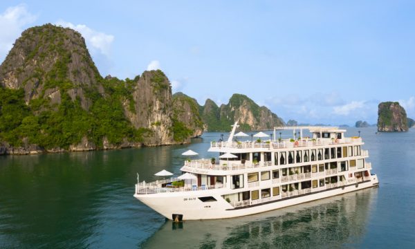 The Hermes cruise in Halong Bay.