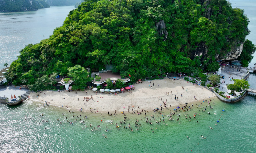 Flycam picture of Ti Top Island with a big mountain and white sandy shore.