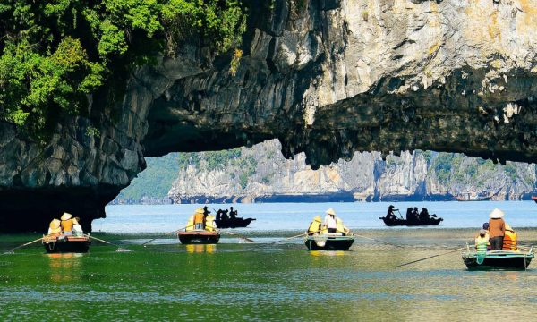 Kayaks sailing through Luon Cave.
