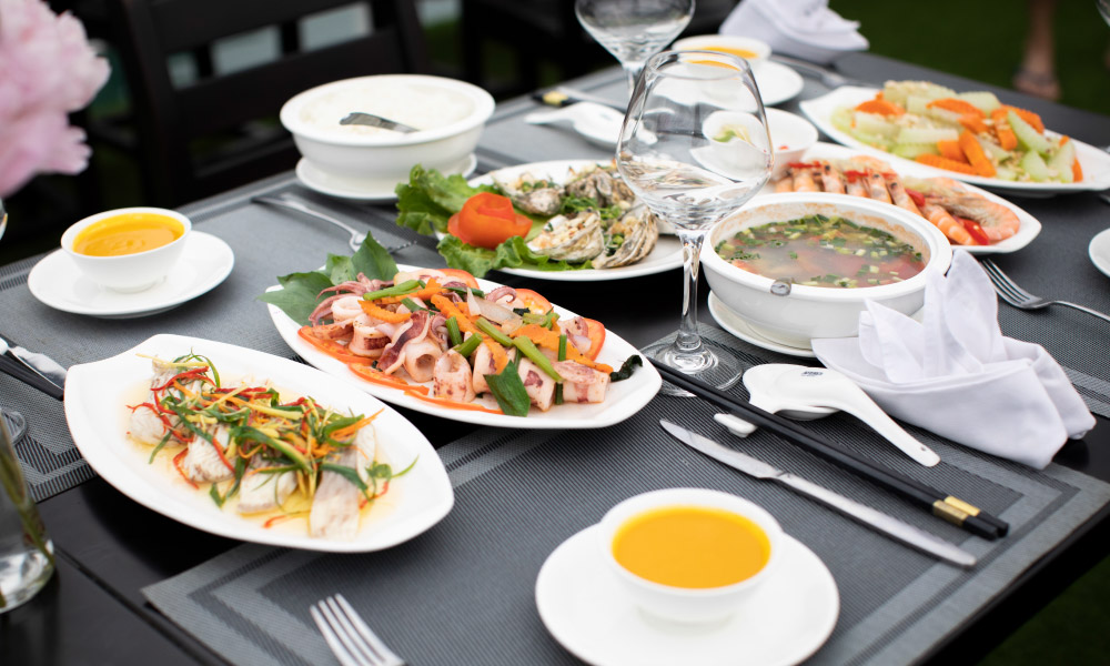 lunch feast served on halong la muse day cruise