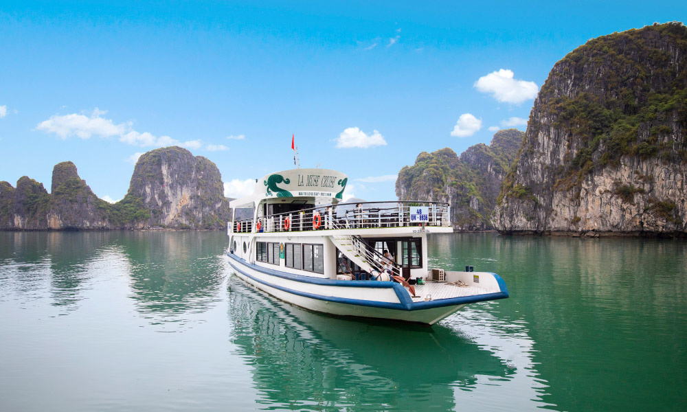 the la muse cruise among halong bay islands