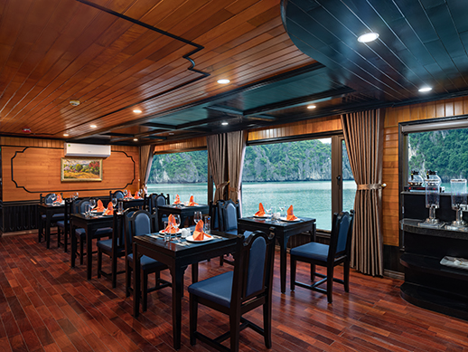 view from a corner of la pandora boutique cruise to the restaurant with two big windows