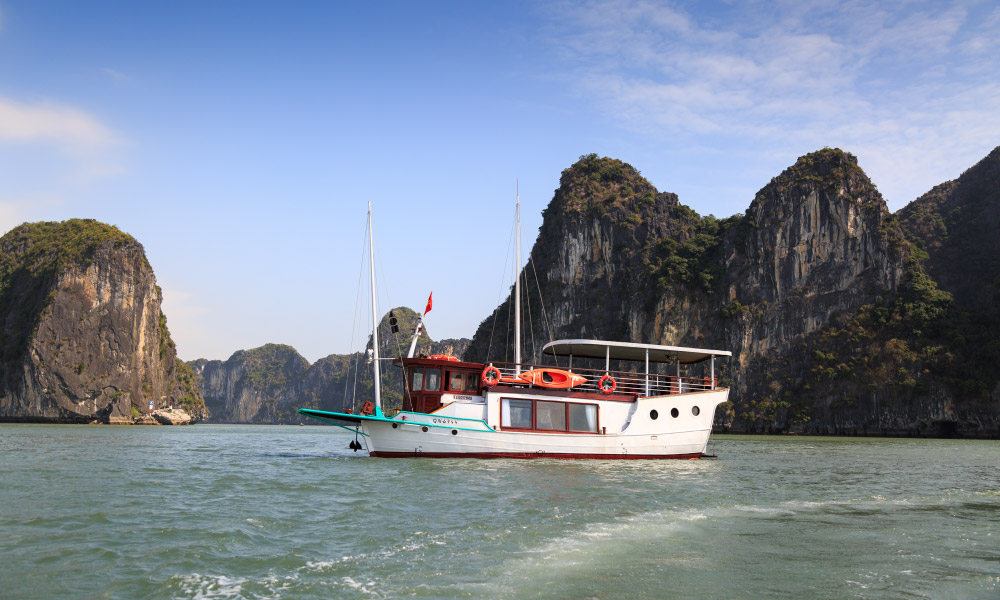 The Emeraude Premium Cruise sailing in Halong Bay.