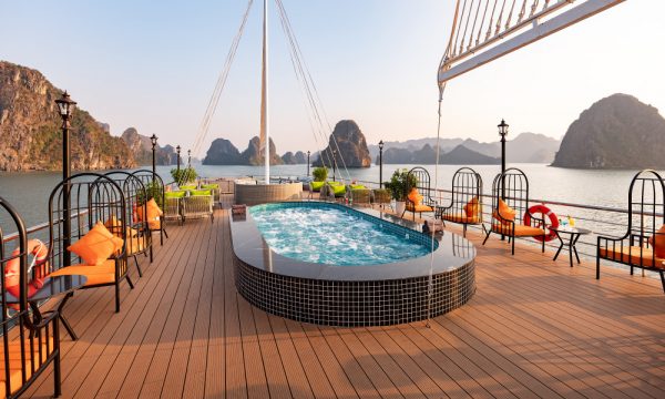 Swimming pool on Amethyst day cruise.