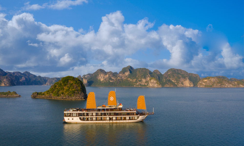 close up view of the peony cruise sailing among the islands