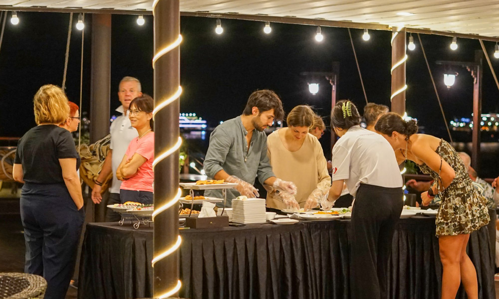 a vietnamese cooking class in the evening on a cruise