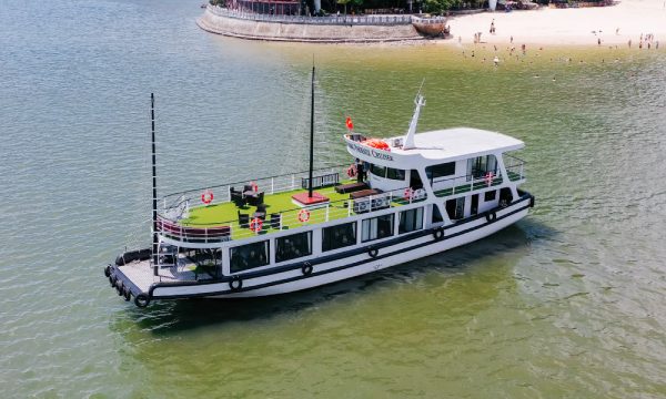 the phoenix day cruiser in ha long bay