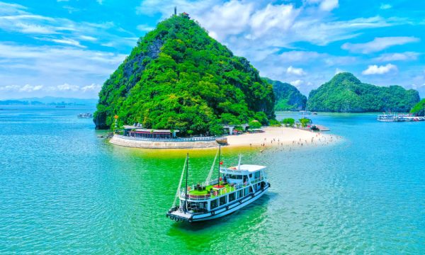 The Phoenix Day cruise passing by Ti Top Island and Beach.