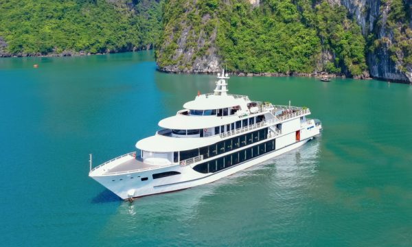 sea octopus cruise in the middle of ha long bay