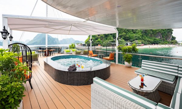 The sundeck on Amethyst Junior Cruise with a big jacuzzi in the middle.