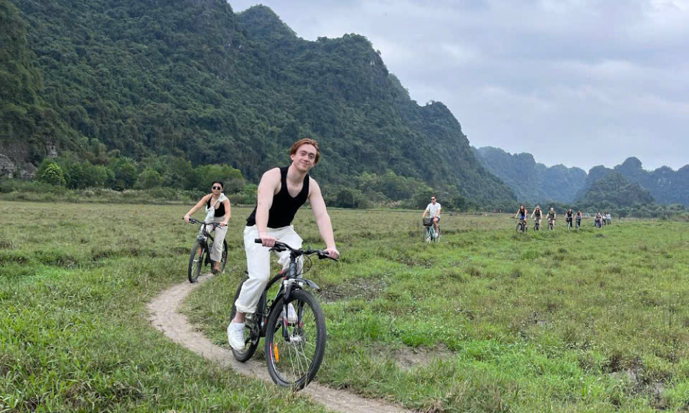 Biking trip through Viet Hai Village