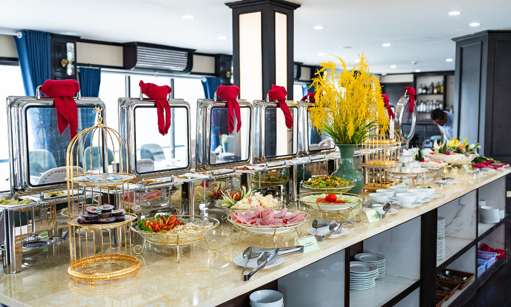 the buffet line served on aqua elegance cruise