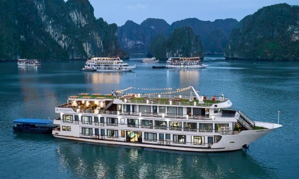 the aqua elegance cruise in halong bay