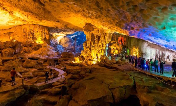 Majestic view of sung sot cave.