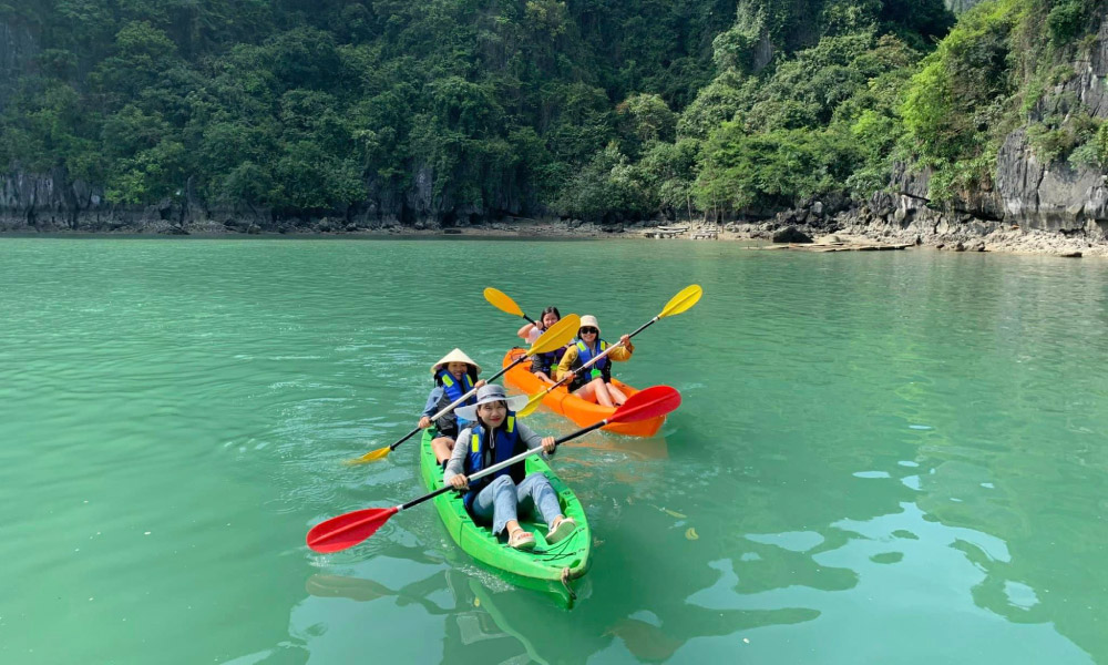 two kayaks in halong bay