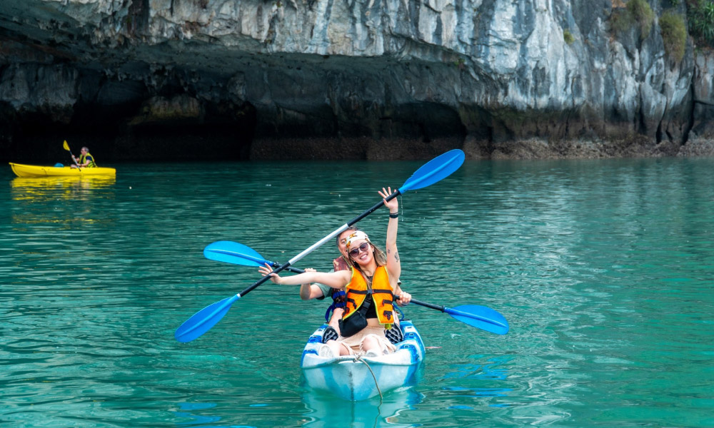 halong visitors on a kayak through luon cave