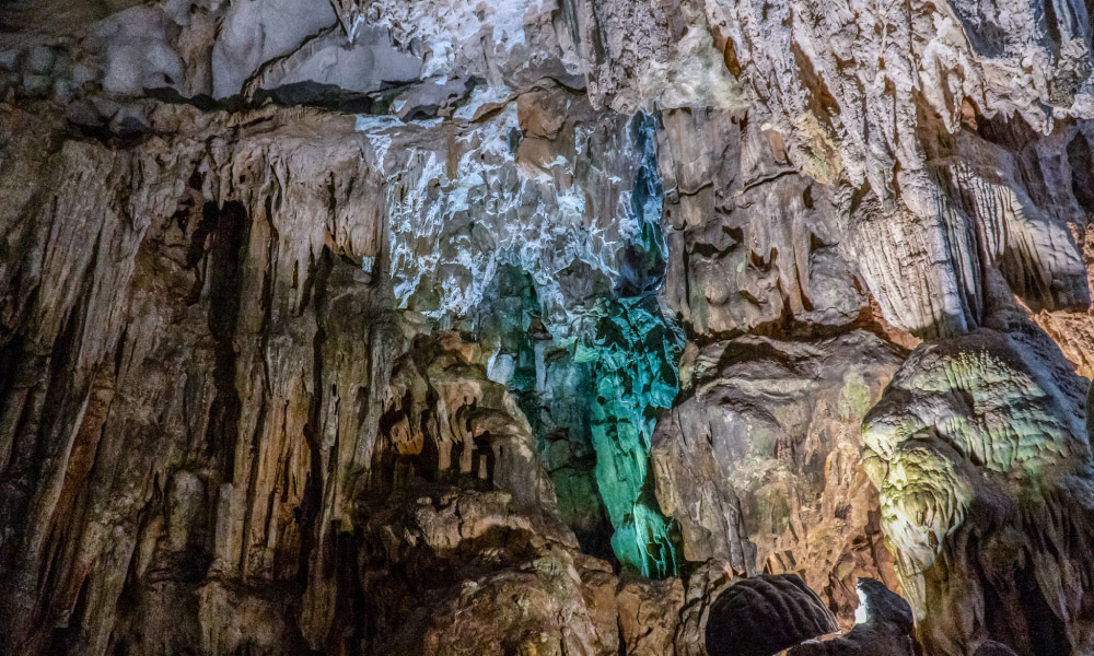 amazing corner of sung sot cave