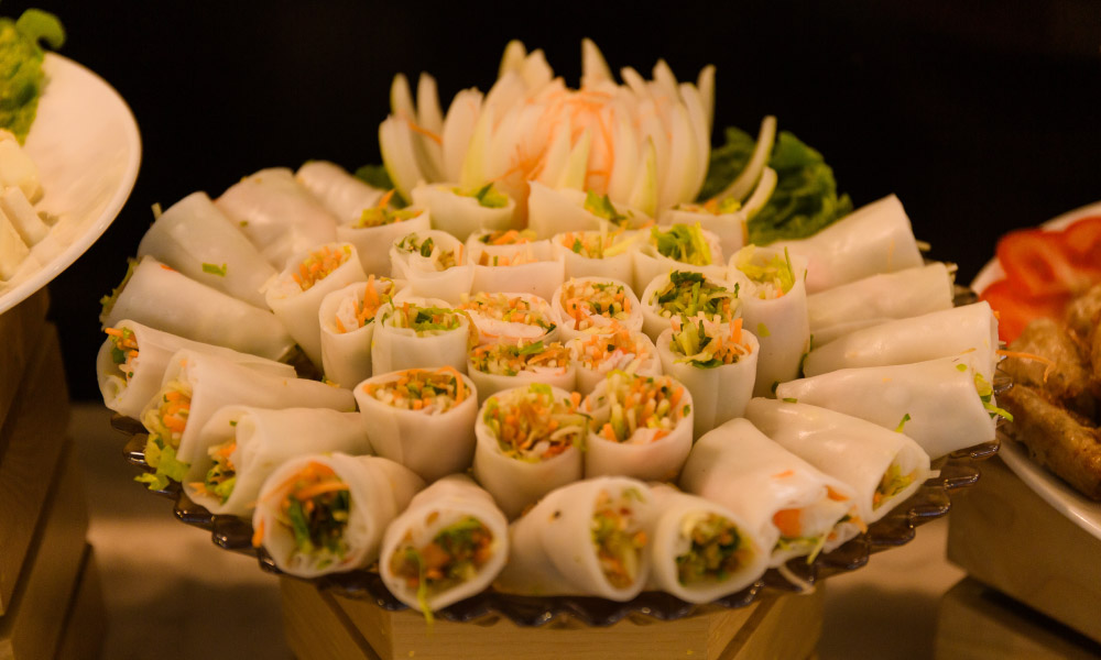 a plate of pho cuon