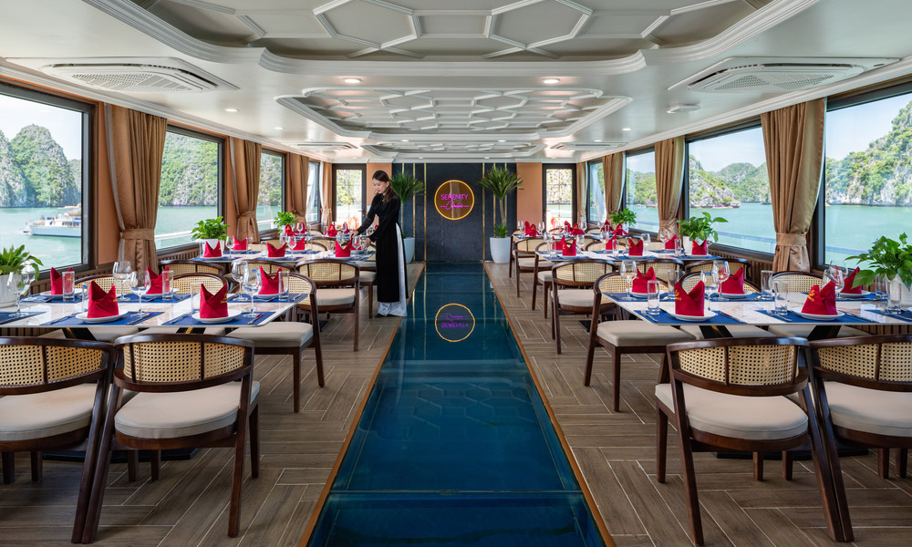 overview of the restaurant on serenity explorer cruise