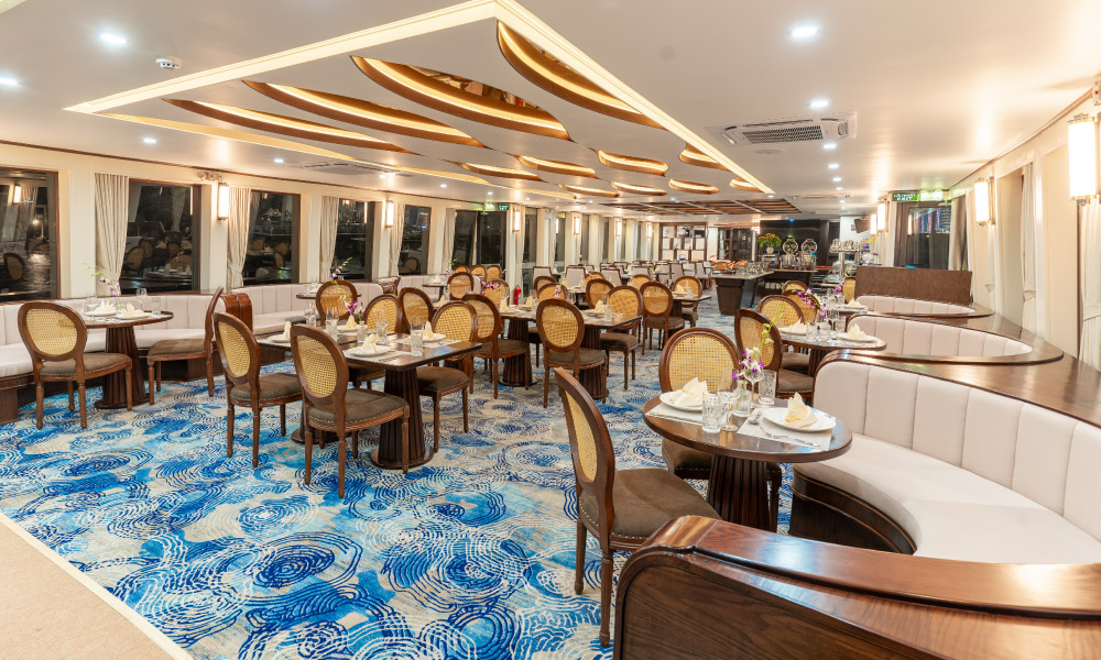 restaurant of halong symphony cruise