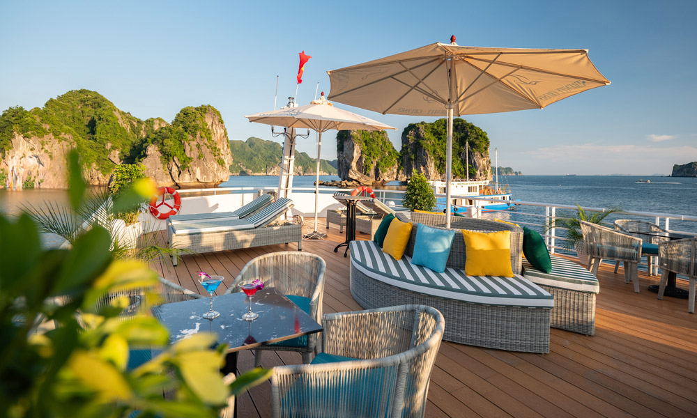 the sundeck on serenity explorer with halogn islands in the background