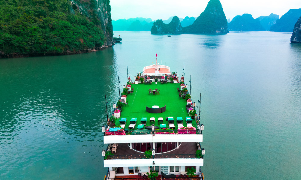 The deck of Aquamarine Cruise from behind