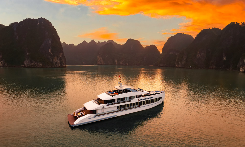 symphony halong cruise during sunset hour