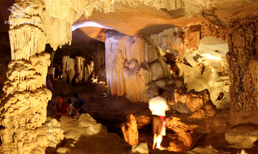 A corner in Thien Canh Son Cave.