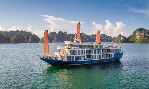 Verdure Lotus Class Cruise in Halong Bay.