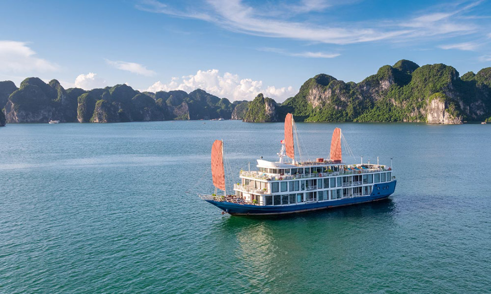 The Verdure Classic cruise sailing in the middle of the bay.