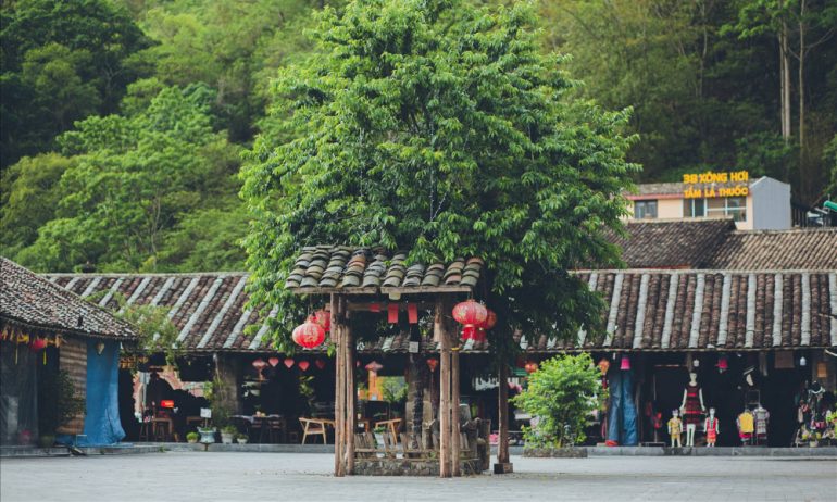 Clothing shop and cafe in Dong Van ancient town.