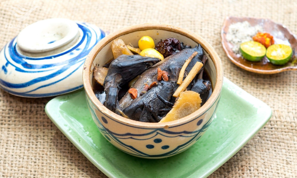 A bowl of Sapa black chicken.