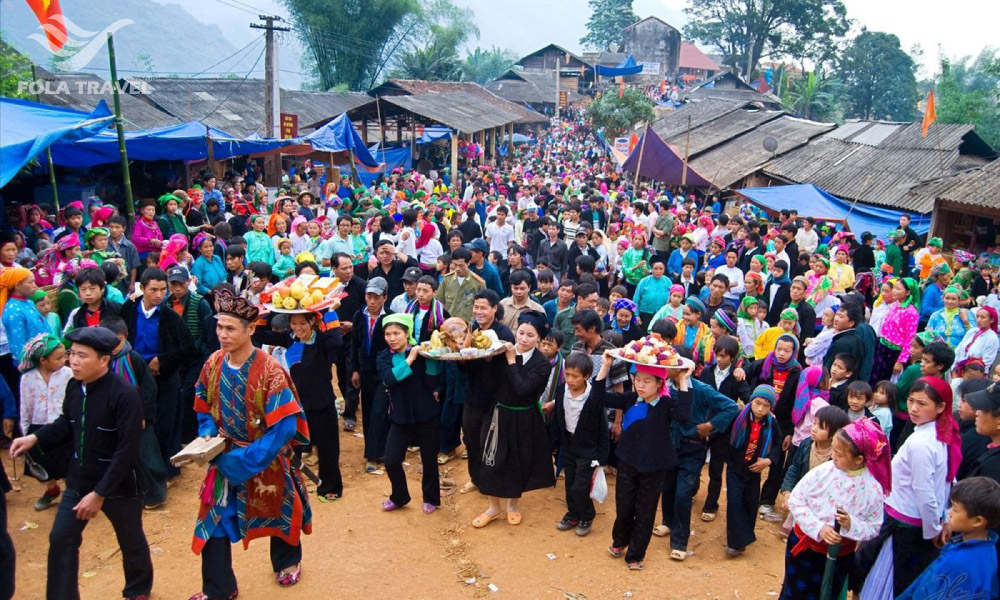 A festival in ha Giang full of ethnic people.