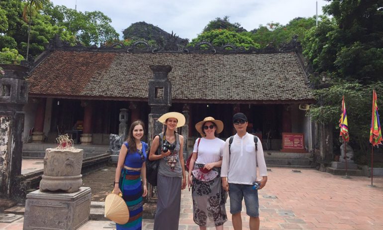 A group of people in Hoa Lu capital.