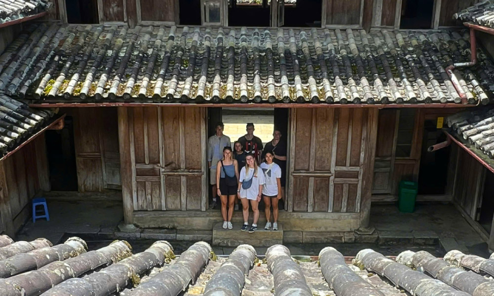 Guests inside Vuong palace.