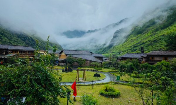 Some houses in Meo Vac valley.