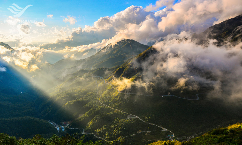 Panorama of O Quy Ho pass.