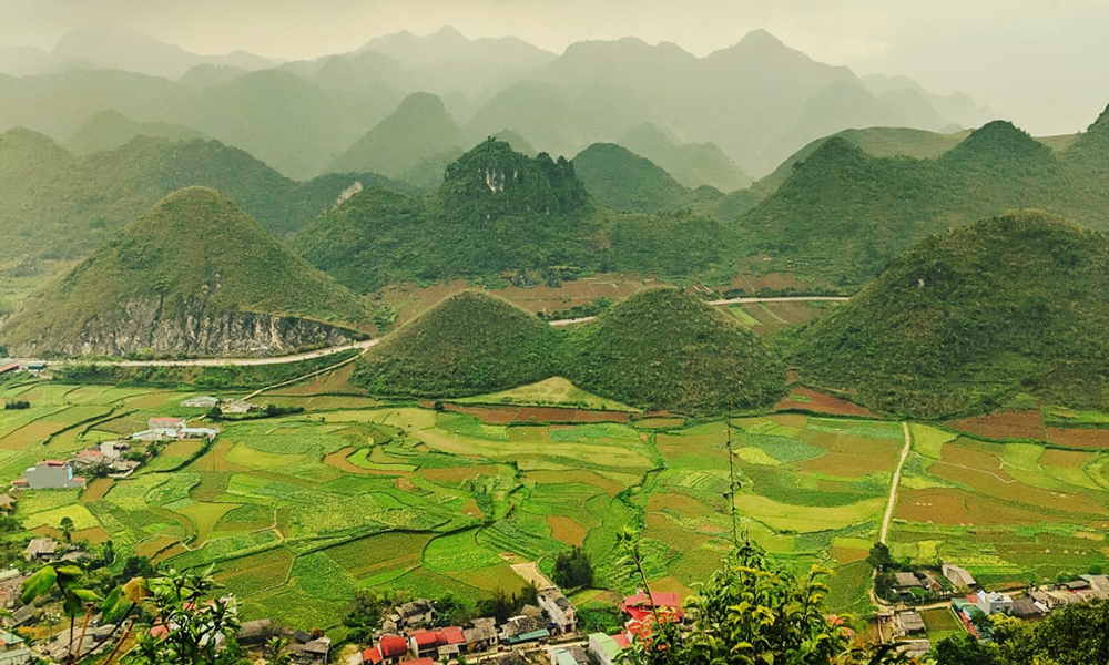 Quan Ba twin mountains and Yen Minh town panorama.