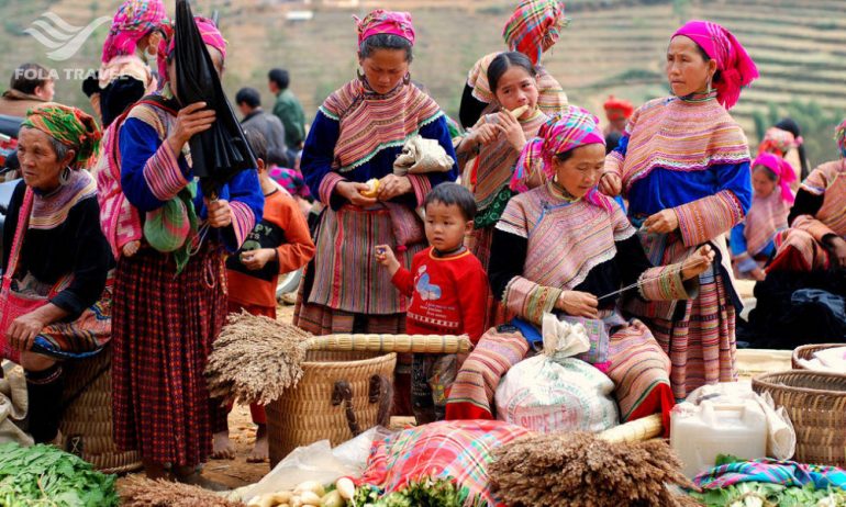 Ethnic people in Sapa market.