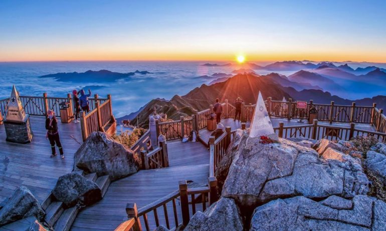 View of clouds from the summit of Fansipan.