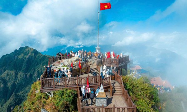 The viewpoint in Fansipan Summit.