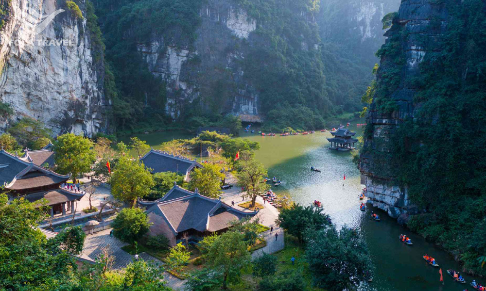 Overview of Trang An Vietnam with mountains, rivers, and a big pagoda complex.