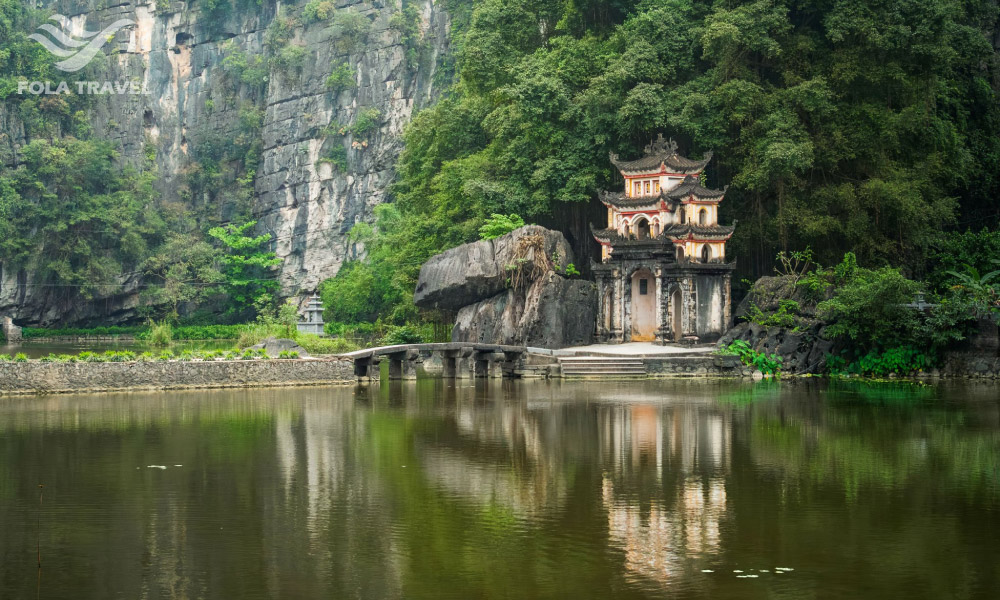 Trang An complex with a pagoda in front of a big mountain.