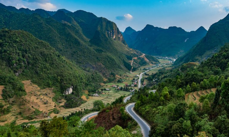 Overview of Sung la Valley under the mountains.