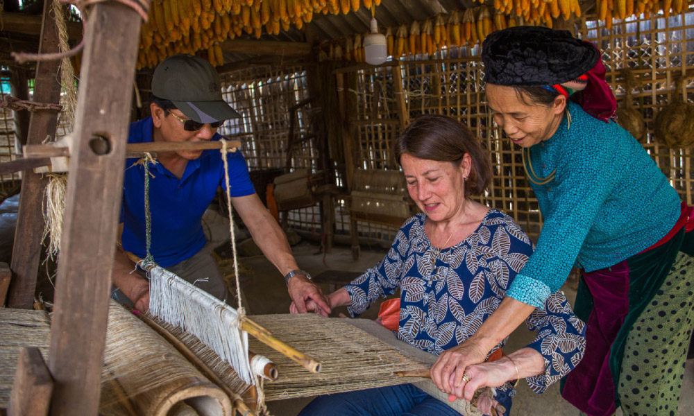 Foreigner trying weaving.