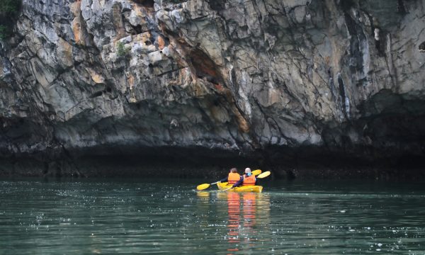 A couple kayak under Lan Ha Bay island.