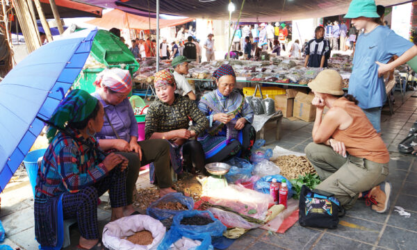 A group of vendors in Bac Ha Market.